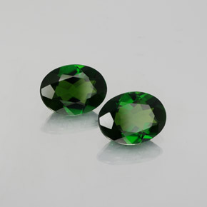 カラットの天然グリーンクロムダイオプサイド（7.9×6 mm・オーバルカット）