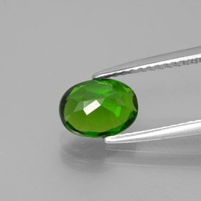 1.39カラットの天然グリーンクロムダイオプサイド（8×6.1 mm・オーバルカット）