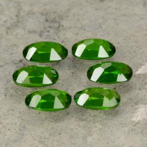 1.52カラットの天然グリーンクロムダイオプサイド（5.1×3 mm・オーバルカット）