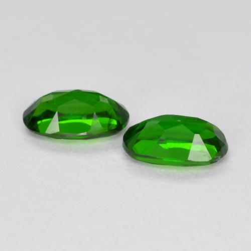 0.49カラットの天然明るい森の緑クロムダイオプサイド（5.1×3 mm・オーバルカット）