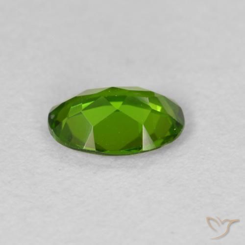 0.73カラットの天然Medium Dark-Greenクロム透輝石、楕円形、VS