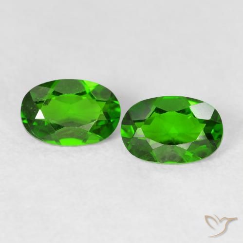 Shop natural 1.00ct ダークグリーン クロム透輝石 gems, 楕円形, from ロシア at GemSelect. In stock, global shipping!