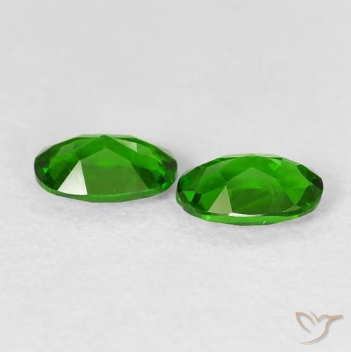 Shop natural 1.00ct ダークグリーン クロム透輝石 gems, 楕円形, from ロシア at GemSelect. In stock, global shipping!