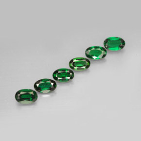 カラットの天然ビビッドグリーンクロムトルマリン（5.1×3.3 mm・オーバルカット）