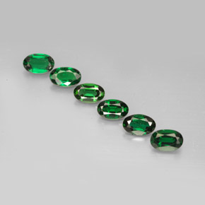 カラットの天然ビビッドグリーンクロムトルマリン（5.1×3.3 mm・オーバルカット）
