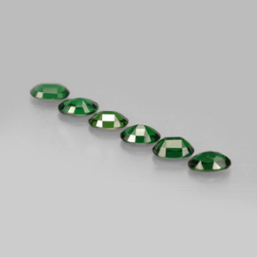 カラットの天然ビビッドグリーンクロムトルマリン（5.1×3.3 mm・オーバルカット）