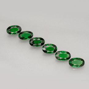 カラットの天然ビビッドグリーンクロムトルマリン（5×3.1 mm・オーバルカット）