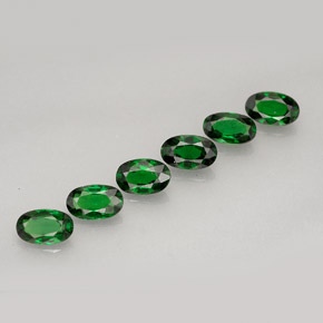 カラットの天然ビビッドグリーンクロムトルマリン（5×3.1 mm・オーバルカット）
