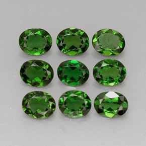 カラットの天然グリーンクロムトルマリン（5.1×4.1 mm・オーバルカット）