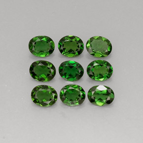 カラットの天然グリーンクロムトルマリン（5.1×4.1 mm・オーバルカット）