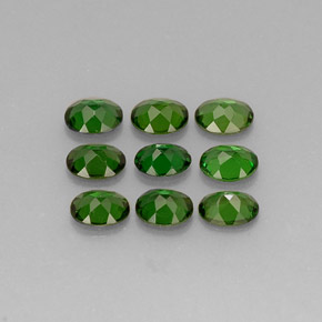 カラットの天然グリーンクロムトルマリン（5.1×4.1 mm・オーバルカット）