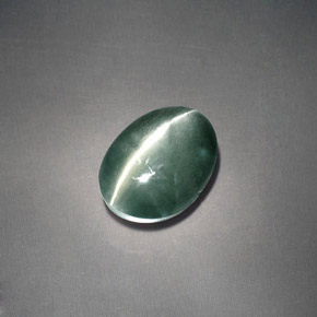 3.05カラットの天然グリーンChrysoberyl Cat's Eye（8.4×7.2 mm・オーバルカット）