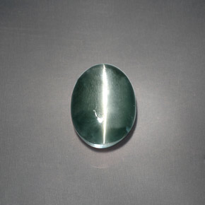 3.05カラットの天然グリーンChrysoberyl Cat's Eye（8.4×7.2 mm・オーバルカット）