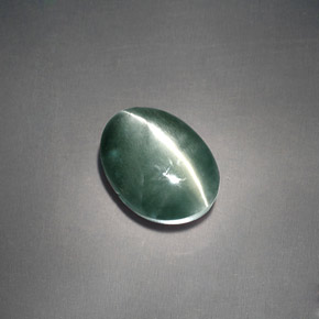 3.05カラットの天然グリーンChrysoberyl Cat's Eye（8.4×7.2 mm・オーバルカット）