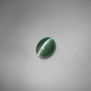 0.71カラットの天然グリーンChrysoberyl Cat's Eye（6×4.3 mm・オーバルカット）