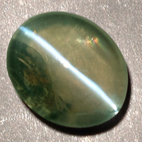 0.92カラットの天然グリーンChrysoberyl Cat's Eye（6.3×5.2 mm・透明）