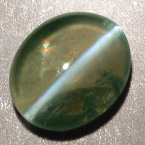 0.92カラットの天然グリーンChrysoberyl Cat's Eye（6.3×5.2 mm・透明）
