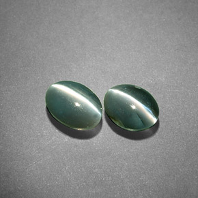 カラットの天然グリーンChrysoberyl Cat's Eye（5.2×4.1 mm・オーバルカット）