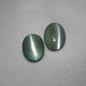 カラットの天然グリーンChrysoberyl Cat's Eye（5.7×4.4 mm・透明）
