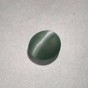0.73カラットの天然グリーンChrysoberyl Cat's Eye（5.1×4.7 mm・オーバルカット）
