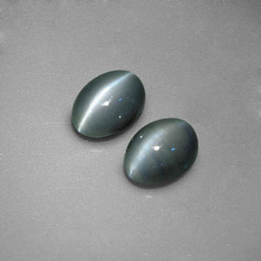 カラットの天然グリーンChrysoberyl Cat's Eye（5.4×4 mm・オーバルカット）