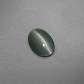 0.59カラットの天然グリーンChrysoberyl Cat's Eye（6×4.2 mm・オーバルカット）