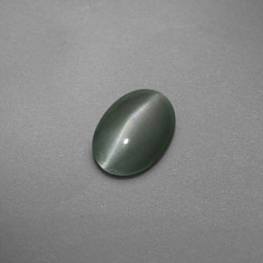 0.59カラットの天然グリーンChrysoberyl Cat's Eye（6×4.2 mm・オーバルカット）