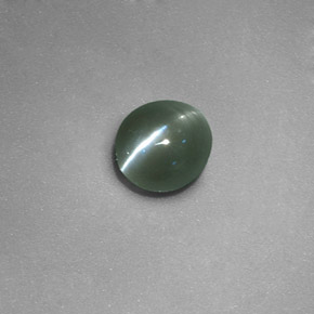 0.71カラットの天然グリーンChrysoberyl Cat's Eye（5.1×4.8 mm・オーバルカット）