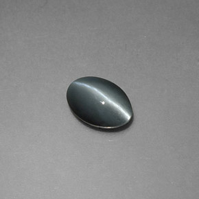 0.65カラットの天然グレーChrysoberyl Cat's Eye（6×4.1 mm・オーバルカット）
