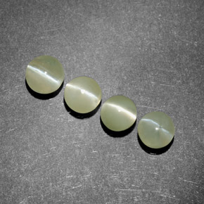 カラットの天然グリーンChrysoberyl Cat's Eye（4.34 mm・透明）