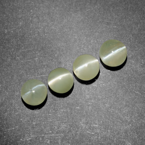 カラットの天然グリーンChrysoberyl Cat's Eye（4.34 mm・透明）