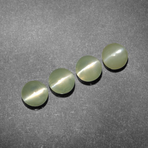 カラットの天然グリーンChrysoberyl Cat's Eye（4.13 mm・透明）