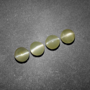 カラットの天然ゴールデングリーンChrysoberyl Cat's Eye（4.05 mm・透明）