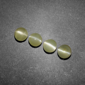 カラットの天然ゴールデングリーンChrysoberyl Cat's Eye（4.05 mm・透明）