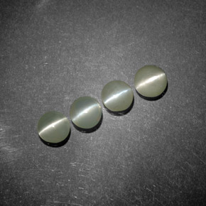 カラットの天然グリーンChrysoberyl Cat's Eye（3.94 mm・透明）