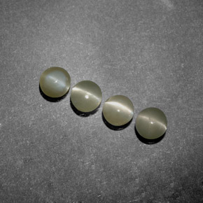 1.38カラットの天然ゴールデングリーンChrysoberyl Cat's Eye（3.98 mm・透明）