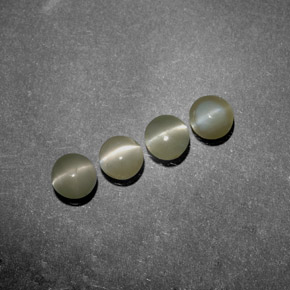 1.38カラットの天然ゴールデングリーンChrysoberyl Cat's Eye（3.98 mm・透明）