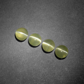 カラットの天然黄色がかった緑Chrysoberyl Cat's Eye（3.93 mm・透明）