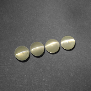 カラットの天然ゴールデングリーンChrysoberyl Cat's Eye（3.96 mm・透明）