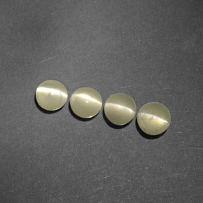 カラットの天然ゴールデングリーンChrysoberyl Cat's Eye（3.96 mm・透明）