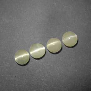 カラットの天然ゴールデングリーンChrysoberyl Cat's Eye（4.27 mm・透明）