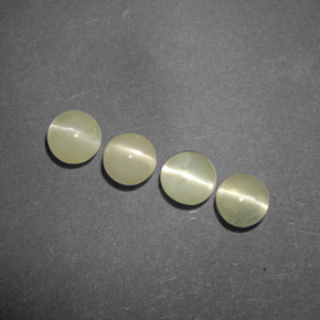 カラットの天然ゴールデングリーンChrysoberyl Cat's Eye（4.27 mm・透明）
