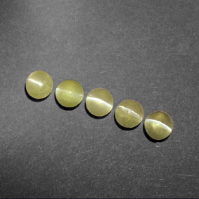 カラットの天然ゴールデングリーンChrysoberyl Cat's Eye（3.93 mm・透明）