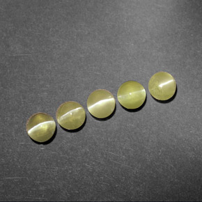 カラットの天然ゴールデングリーンChrysoberyl Cat's Eye（3.93 mm・透明）
