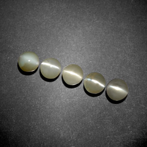 カラットの天然ゴールデングリーンChrysoberyl Cat's Eye（4.04 mm・透明）