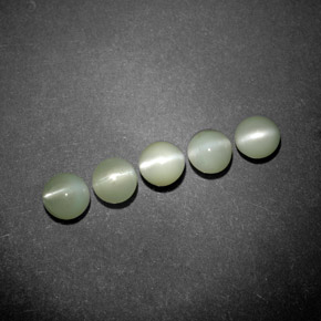 カラットの天然ゴールデングリーンChrysoberyl Cat's Eye（3.97 mm・透明）