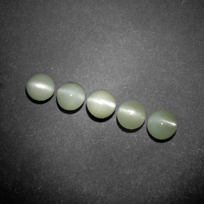 カラットの天然ゴールデングリーンChrysoberyl Cat's Eye（3.97 mm・透明）