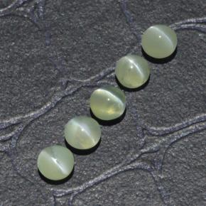 2.23カラットの天然ゴールデングリーンChrysoberyl Cat's Eye（3.89 mm・ラウンドカット）