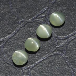 1.88カラットの天然ゴールデングリーンChrysoberyl Cat's Eye（4.10 mm・ラウンドカット）