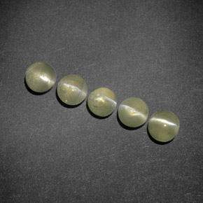 2.24カラットの天然ゴールデングリーンChrysoberyl Cat's Eye（4.13 mm・透明）